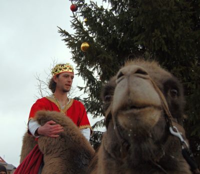 Zavírání Vánoc se třemi králi a velbloudy