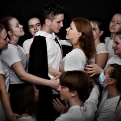 KRÁSKA A ZVÍŘE