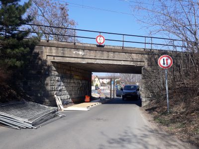 UZAVŘENÍ KOMUNIKACÍ VE ŽLÍBKU A BÁRTLOVA Z DŮVODU PROVÁDĚNÍ STAVBY OPTIMALIZACE TRATI VYSOČANY (VČETNĚ) – MSTĚTICE (MIMO)“