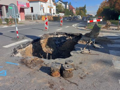 AKTUALIZACE INFORMACÍ – HAVÁRIE VODOVODNÍHO ŘADU V BLÍZKOSTI KŘIŽOVATKY KOMÁROVSKÁ X NÁCHODSKÁ