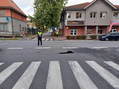 HAVÁRIE VODOVODNÍHO ŘÁDU V BLÍZKOSTI KŘIŽOVATKY KOMÁROVSKÁ X NÁCHODSKÁ