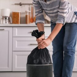 MÍSTNÍ POPLATEK ZA ODKLÁDÁNÍ KOMUNÁLNÍHO ODPADU Z NEMOVITÉ VĚCI