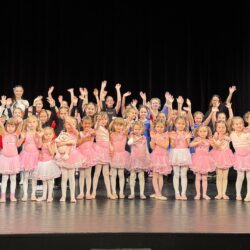 Závěrečné představení školy La Petite Ballerina (*)