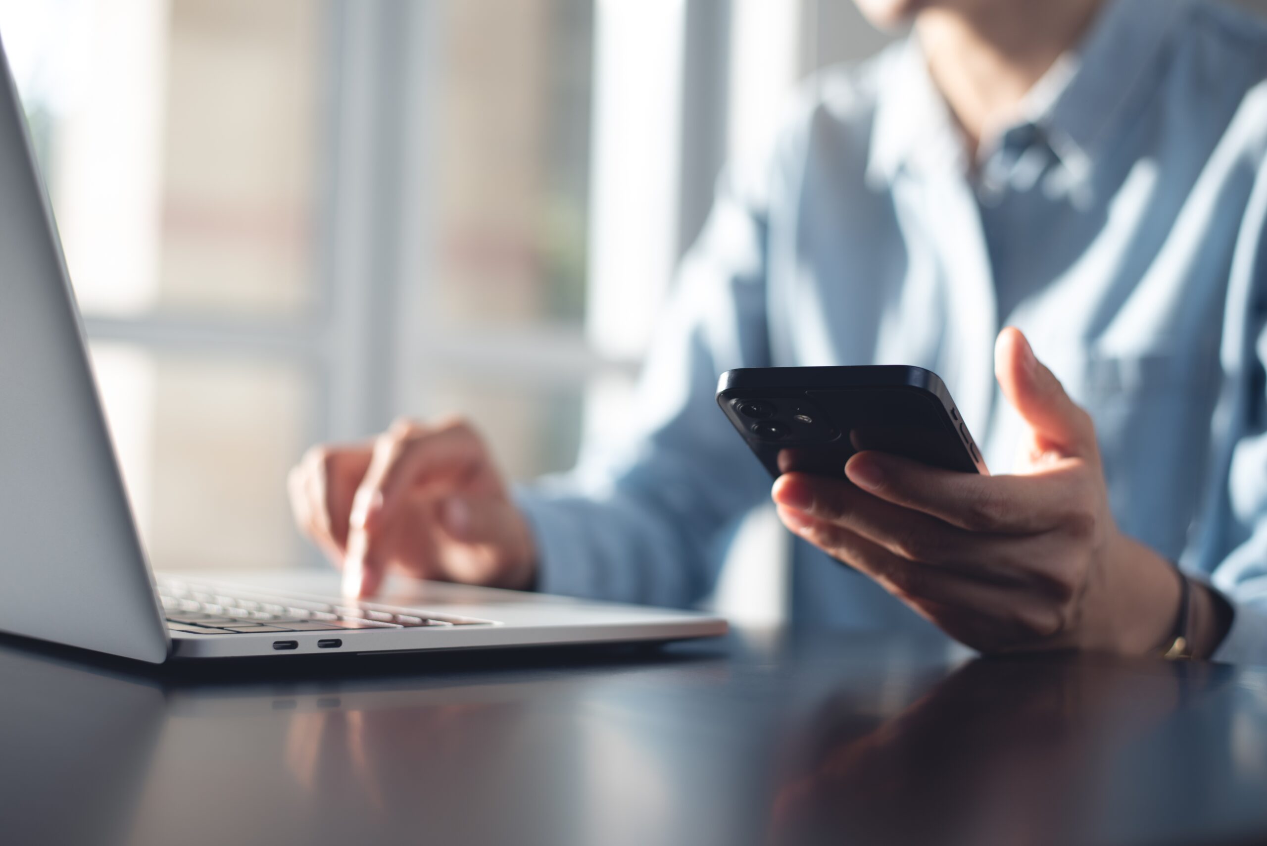 Business,Woman,Using,Mobile,Smart,Phone,And,Online,Working,On